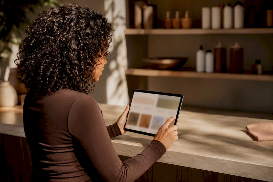 Woman comparing textured-hair retailers online