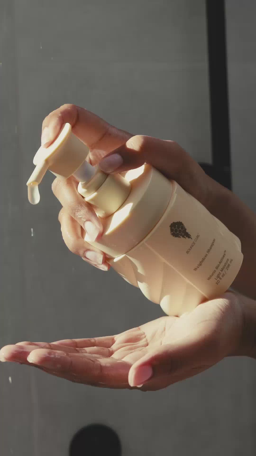 Load video: Bounce Curl Weightless Shampoo 296ml